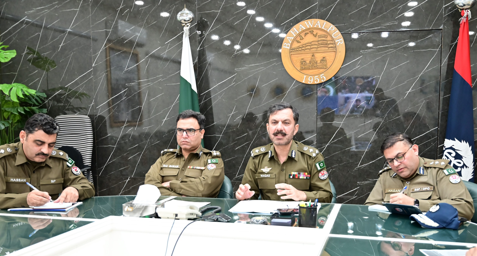 "بہاول پورریجن میں ٹریفک سیکیورٹی مہم کاآغاز” ڈی آئی جی ٹریفک پنجاب وقاص نذیراورریجنل پولیس آفیسر رائےبابر سعید (تمغہ امتیاز)کاٹریفک قوانین عملدرآمد مہم کا جائزہ