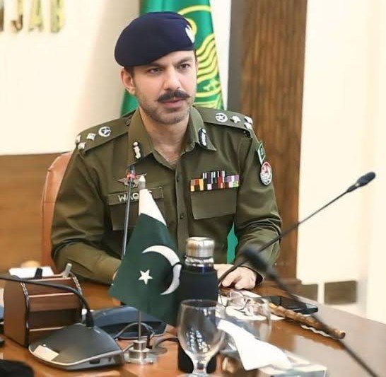 ٹریفک پولیس پنجاب کا پیشہ ور گداگروں کے خلاف کریک ڈائون