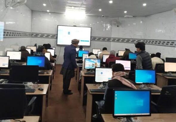 پاکستان کا ڈیجیٹل مہارتوں کے فروغ کے تحت ایک لاکھ 32 ہزار نوجوانوں و طلبہ کو تربیت دینے کا ہدف